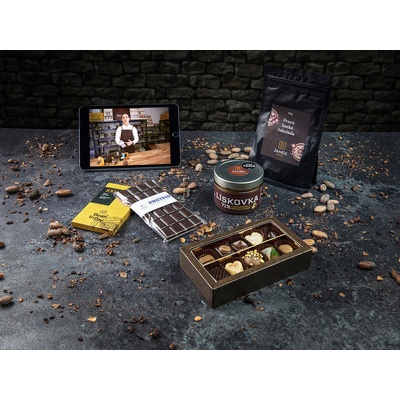 Domácí degustace čokolády s čokoládovnou Janek krabice čokolád pralinek a oříškového krému