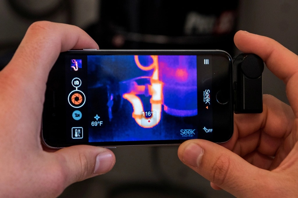 Seek Thermal Compact iOS LW-EAA