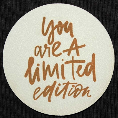 Štítok - You are a limited edition Materiál/farba: Hnedá koženka