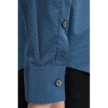 Calvin Klein Риза Calvin Klein в синьо с кройка по тялото с класическа яка LV019EU041 (LV019EU041)