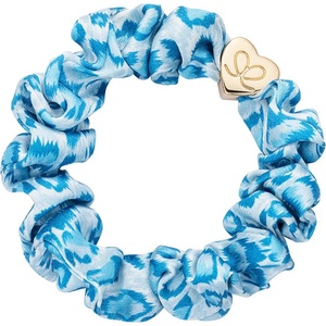 By Eloise London Gold Heart Silk Scrunchie цвят Blue Leopard