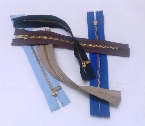 Zip mosazný 12 cm