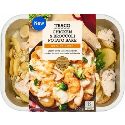 Tesco Zapečené brambory s tymiánovou omáčkou, kousky kuřecího masa a dušenou brokolicí 800g