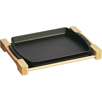 Staub Litinový servírovací talíř se dřevěným podstavcem 33 x 23 cm