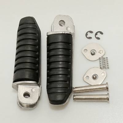 BIKETEC PARTS sada stupaček pasažéra kompletní s upevněním SUZUKI GSF/GSX 400 91-97, GSF 600/1200 96-00, GSXR 1100 89-98, GSX 750F 93-05, RF 600/900 93-98, (nahrazuje originál)