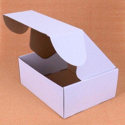 25 х 20 х 10 см. бяла сгъваема картонена кутия