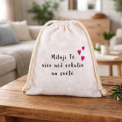 Bavlněný pytlík MILUJI TĚ VÍCE NEZ COKOLI NA SVĚTĚ Varianta: Se jménem, Velikost pytlíku: 15 X 20 cm – Zbozi.Blesk.cz
