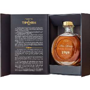 ВИНПРОМ ТРОЯН Троянска Сливова Ракия Фамилия Резерва 1994 0.7л