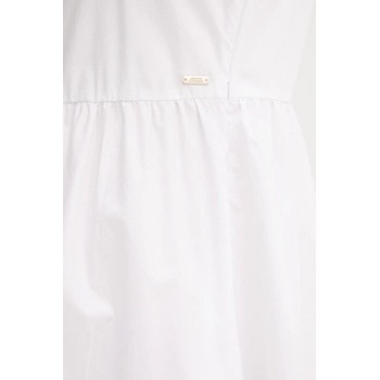 Giorgio Armani Памучна рокля Armani Exchange в бяло среднодълга разкроена XW000477 AF12812 (XW000477.AF12812)