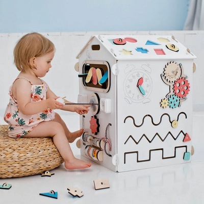 BusyKids Activity board Domeček