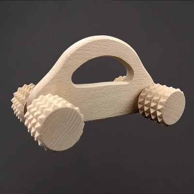 AMADEA Dřevěný masážní váleček - autíčko 17 cm