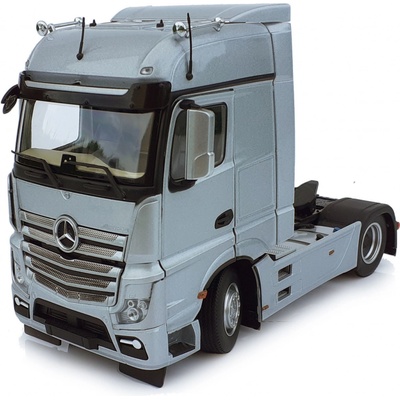 MarGe Models Mercedes-Benz Actros 4x2 Gigaspace stříbrná 1:32