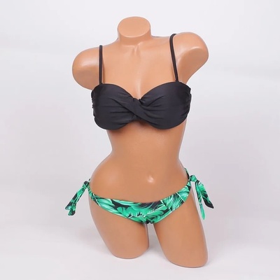 Дамски бански в черно с екзотични зелени листа - чашка В