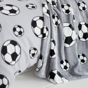 Catherine Lansfield Сиво бебешко одеяло от микроплюш 130x170 cm Football - Catherine Lansfield (BD/26104/W/130170/GY)
