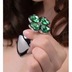 XR Brands Метален анален разширител-бижу със зелен кристал-детелина Lucky Clover L