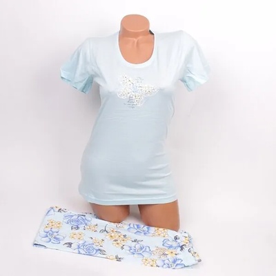 Пижама в бледосин цвят с красиви сини рози и жълти цветя