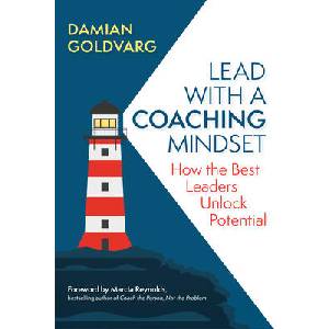 Lead with a Coaching Mindset | Damian Goldvarg, Marcia Reynolds (ISBN: 9798890570727)