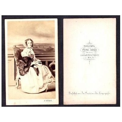 Atelier: F. Küss, Wien. Portrét staré ženy. 2. pol. 19. století.