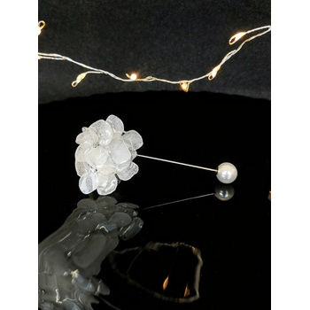 Meganflo Брошка бяла хортензия - игла с перла