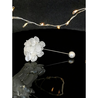 Meganflo Брошка бяла хортензия - игла с перла