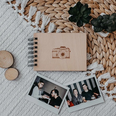 Dědova dílna Mini fotoalbum Aparát A6 na šířku Počet a barva papírů: Černé - 15 listů