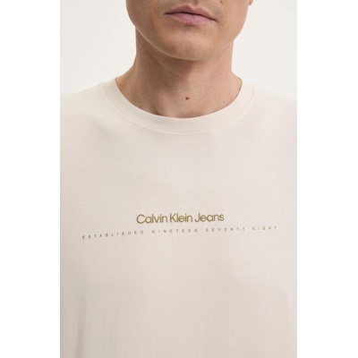 Calvin Klein Jeans Памучна тениска Calvin Klein Jeans в бежово с принт J30J327075 (J30J327075)