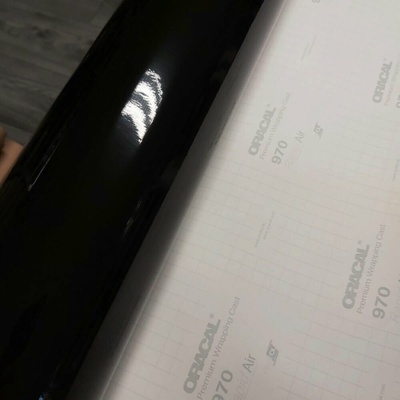 Černá lesklá litá fólie Oracal 970RA Glossy Black 070