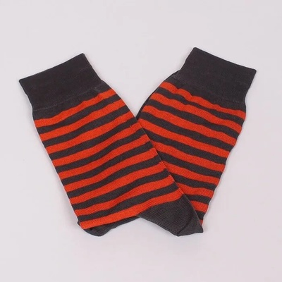 Мъжки памучни чорапи в сиво с оранжево райе