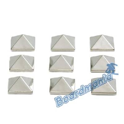 Grip Gravity Pyramid Studs