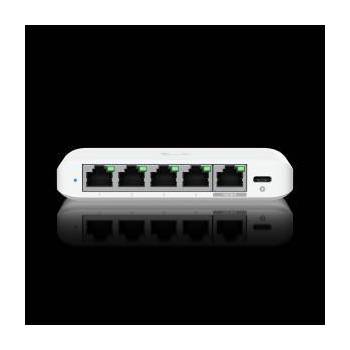 UBIQUITI Compact, 5-port 2.5G switch that can be powered with PoE or a USB-C adapter