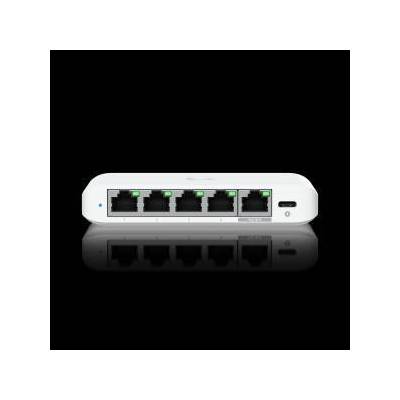 UBIQUITI Compact, 5-port 2.5G switch that can be powered with PoE or a USB-C adapter