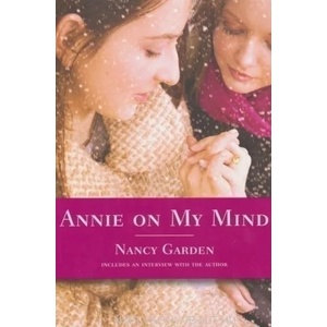 ANNIE ON MY MIND (ISBN: 9780374400118)