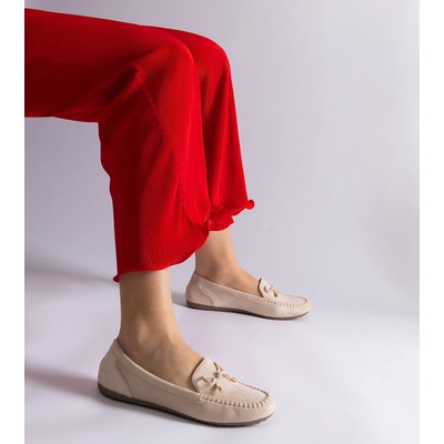 Gemre Beige suede moccasins with a bow Treja krémová červená