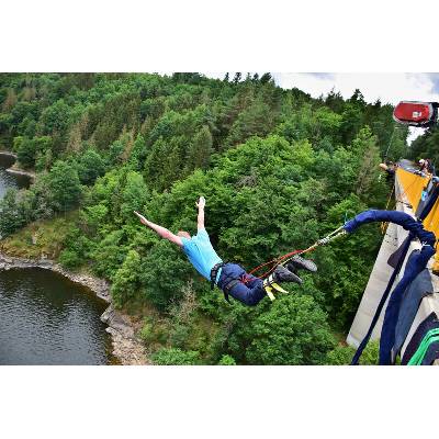 Bungee jumping z nejvyššího mostu ČR