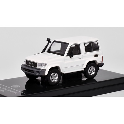 PARAGON Toyota Land Cruiser 71 2014 Models bílá 1:64
