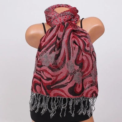 Дамски шал в червено и черно с рози и ресни