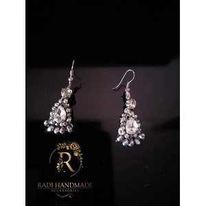 Radi handmade Обеци със сребристи кристали и камъни (252-Рћ)