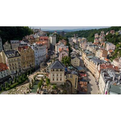 Poznávání Karlových Varů s polopenzí pro dva a hotel na kolonádě