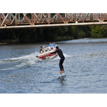 Wakefoiling