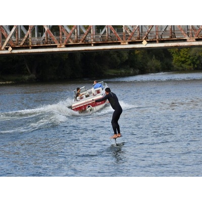 Wakefoiling