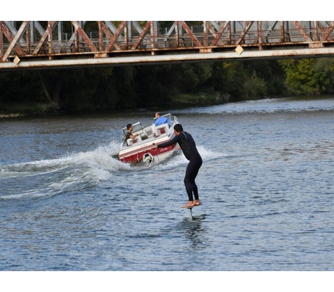 Wakefoiling