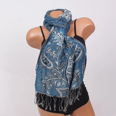 Син шал с цветя и орнаменти