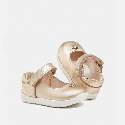 Mayoral Спортно-елегантни пантофки с цветенце за бебе момиче Майорал в златисто