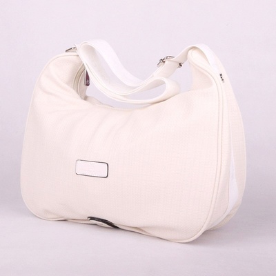 Velká krémově crossbody kabelka Basile no. 67 bílá