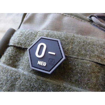 JACKETS TO GO Nášivka hexagon krv 0 NEG plast ČIERNA SWAT
