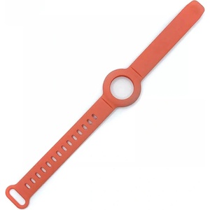 JC Силиконова каишка за Apple AirTag - JC AirTag Silicone Band (светлочервен)