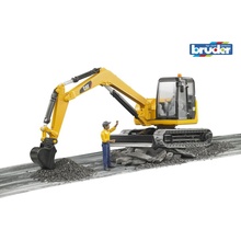 Bruder 2466 Pásový minibagr CATERPILLAR s figurkou