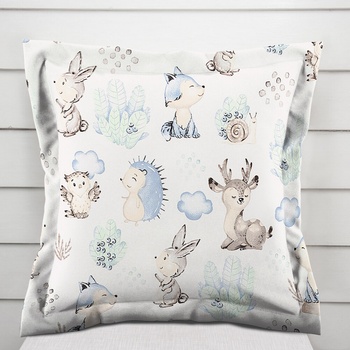 Biante Detská bavlna s lemom Sandra SA-478 Lesné zvieratká v čučoriedkach na bielom 35 x 45 cm