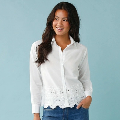 Jednobarevná halenka s madeirovou výšivkou pro menší postavu bílá – Zboží Mobilmania