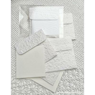 Pod Rukama Dárková mini obálka 8x8 cm s kartou - komplimentka, více druhů Velikost: 8x8 cm, Barevnost: bílá, reliéfní
